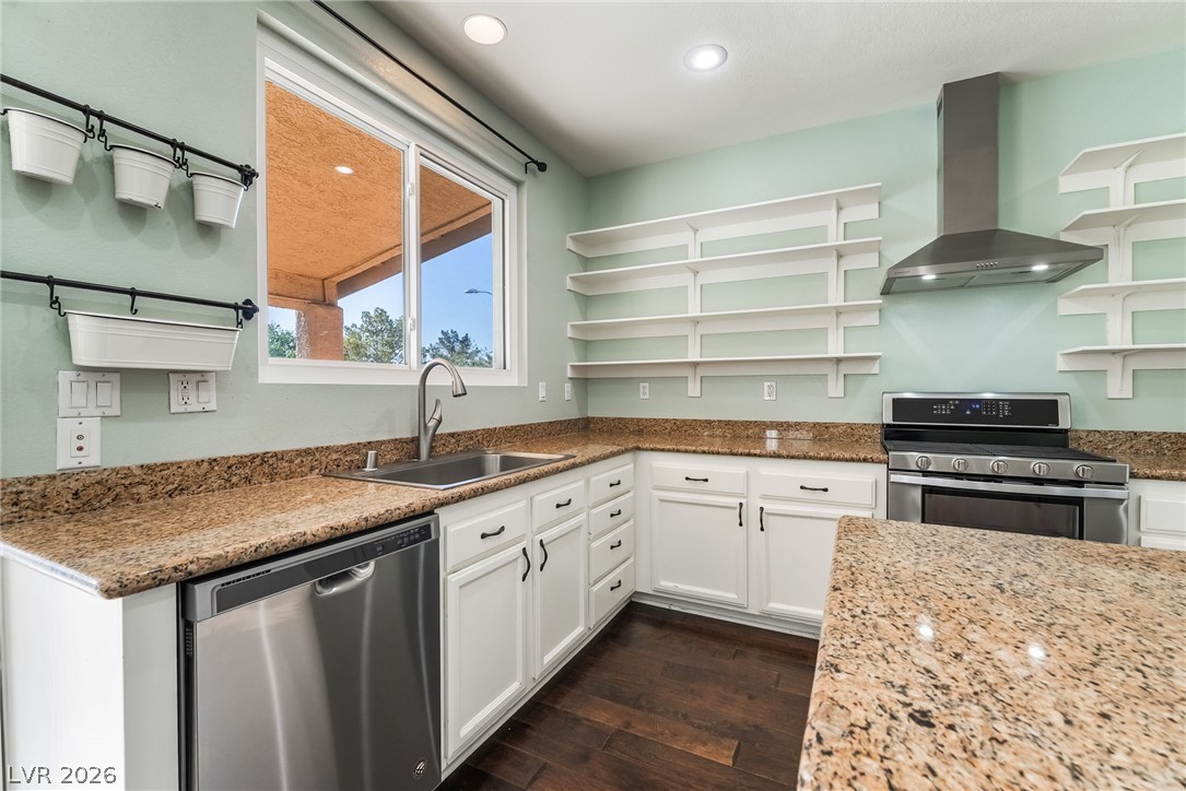 261 Timber Hollow Street Henderson, NV 89012 - Photo 21 of 51 Culinary aspirations come alive in this kitchen featuring abundant counter space and rich hardwood flooring.