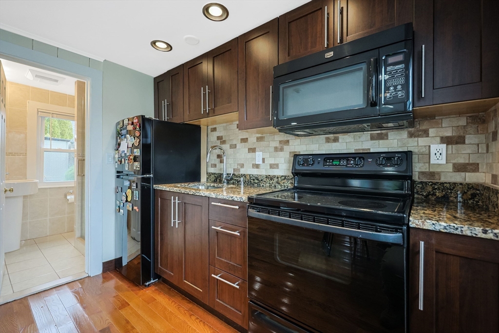 174 Captain Chase Road, Unit 10 Dennis, MA 02639 - Photo 12 of 37