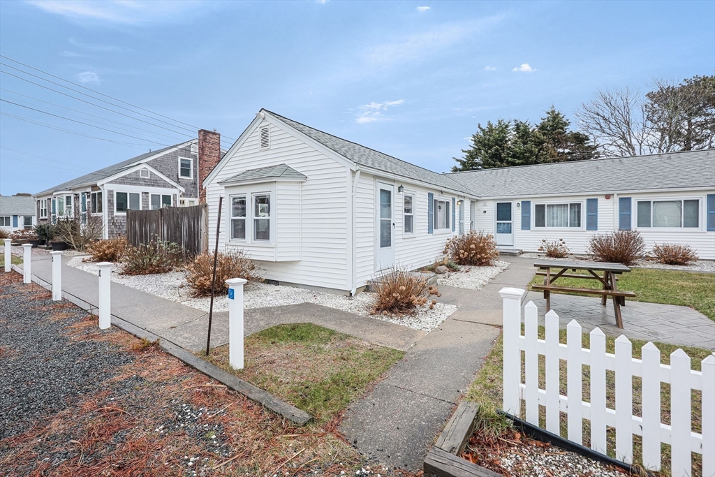 174 Captain Chase Road, Unit 10 Dennis, MA 02639 - Photo 3 of 37