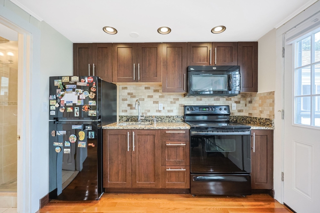 174 Captain Chase Road, Unit 10 Dennis, MA 02639 - Photo 10 of 37