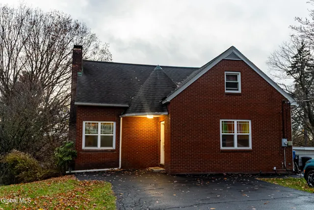 $300,000 | 160 Shaker Road, Albany, NY 12211