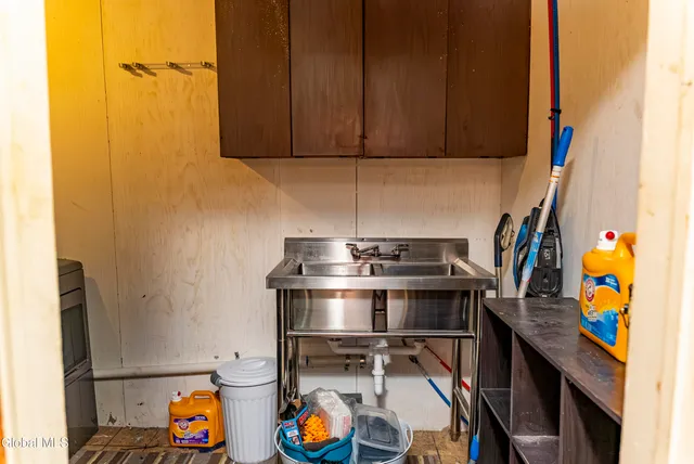 $300,000 | 160 Shaker Road, Albany, NY 12211