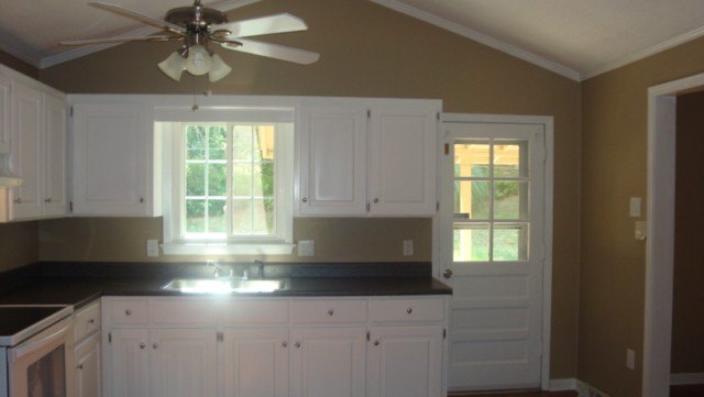 111 Tryon Street Greer, SC 29650 - Photo 3 of 10 Gallery Image 3
