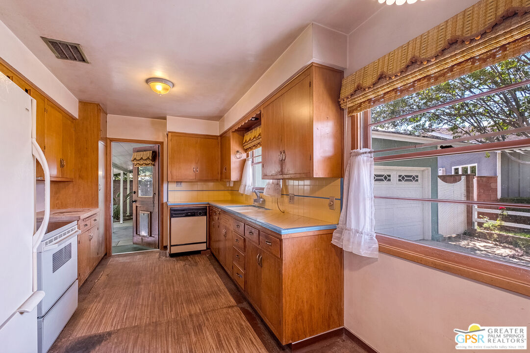 3925 Aden Way Riverside, CA 92504 - Photo 11 of 33