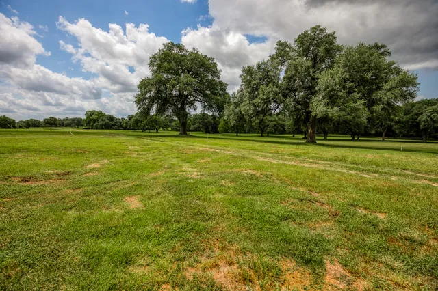 $499,000 | 4 Artesian Park Lane, Brenham, TX 77833