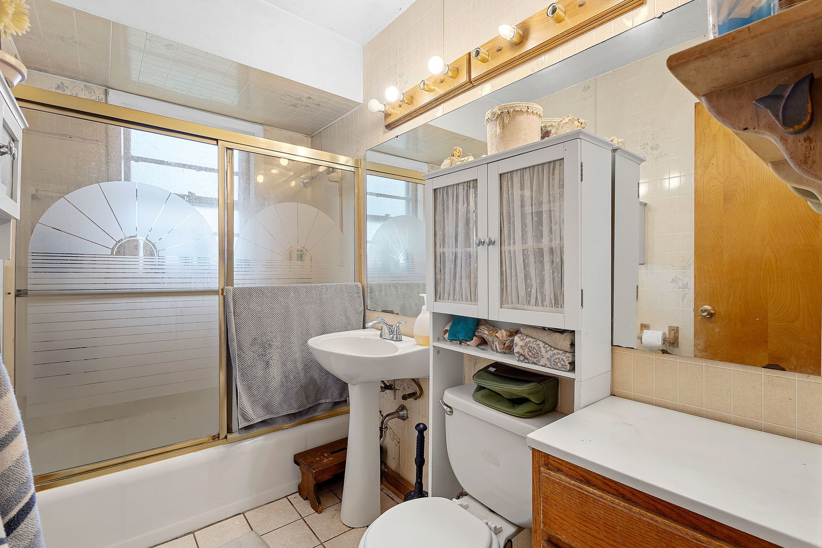 10741 Mason Avenue Chicago Ridge, IL 60415 - Photo 12 of 23 a bathroom with a sink a toilet a mirror and shower