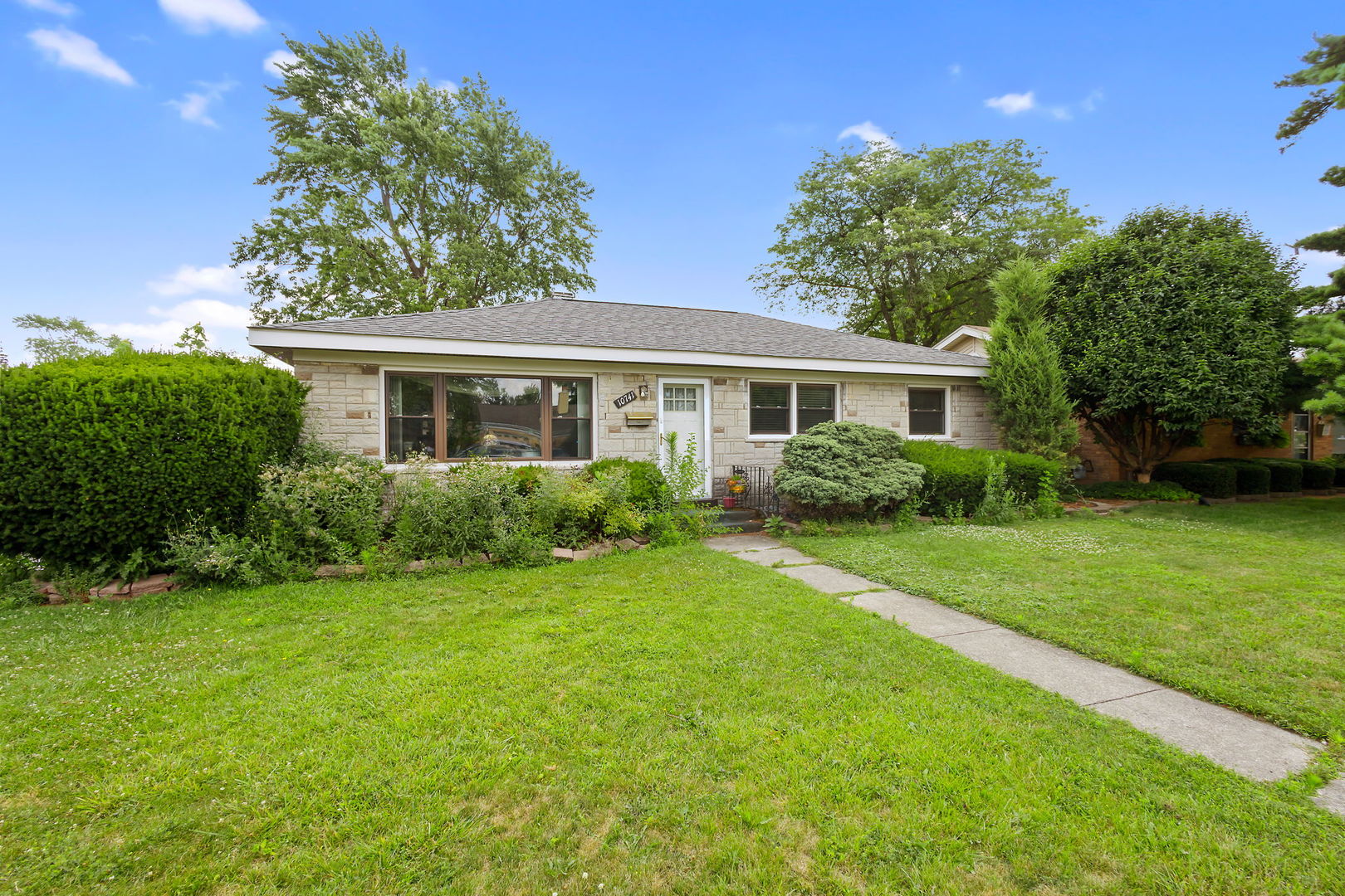10741 Mason Avenue Chicago Ridge, IL 60415 - Photo 21 of 23 a front view of a house with a yard