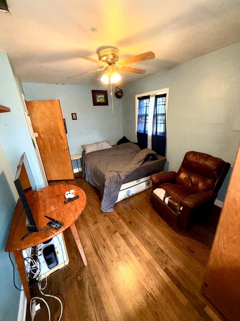 10741 Mason Avenue Chicago Ridge, IL 60415 - Photo 6 of 23 a bedroom with two beds and painted walls