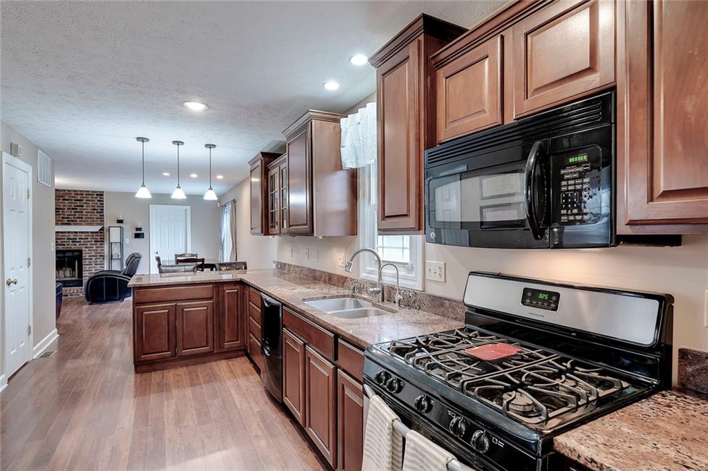 7430 Hickory Road Indianapolis, IN 46259 - Photo 8 of 29 Gallery Image 8