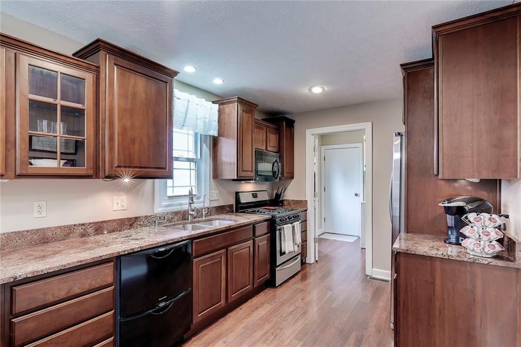 7430 Hickory Road Indianapolis, IN 46259 - Photo 9 of 29 Gallery Image 9