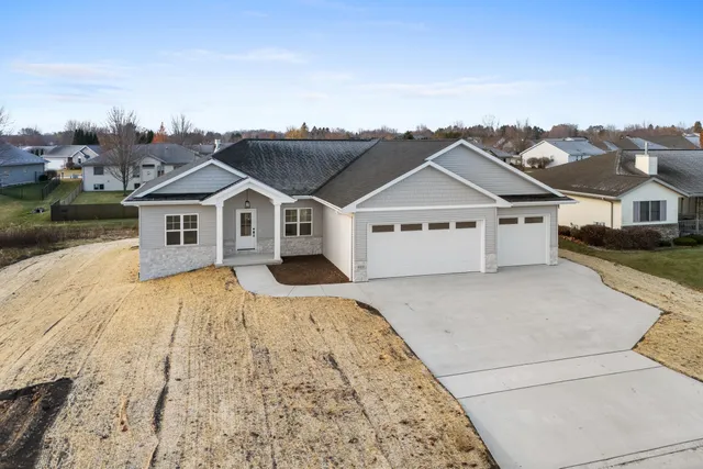 $579,900 | 4313 Deerbrook Lane, Manitowoc, WI 54220