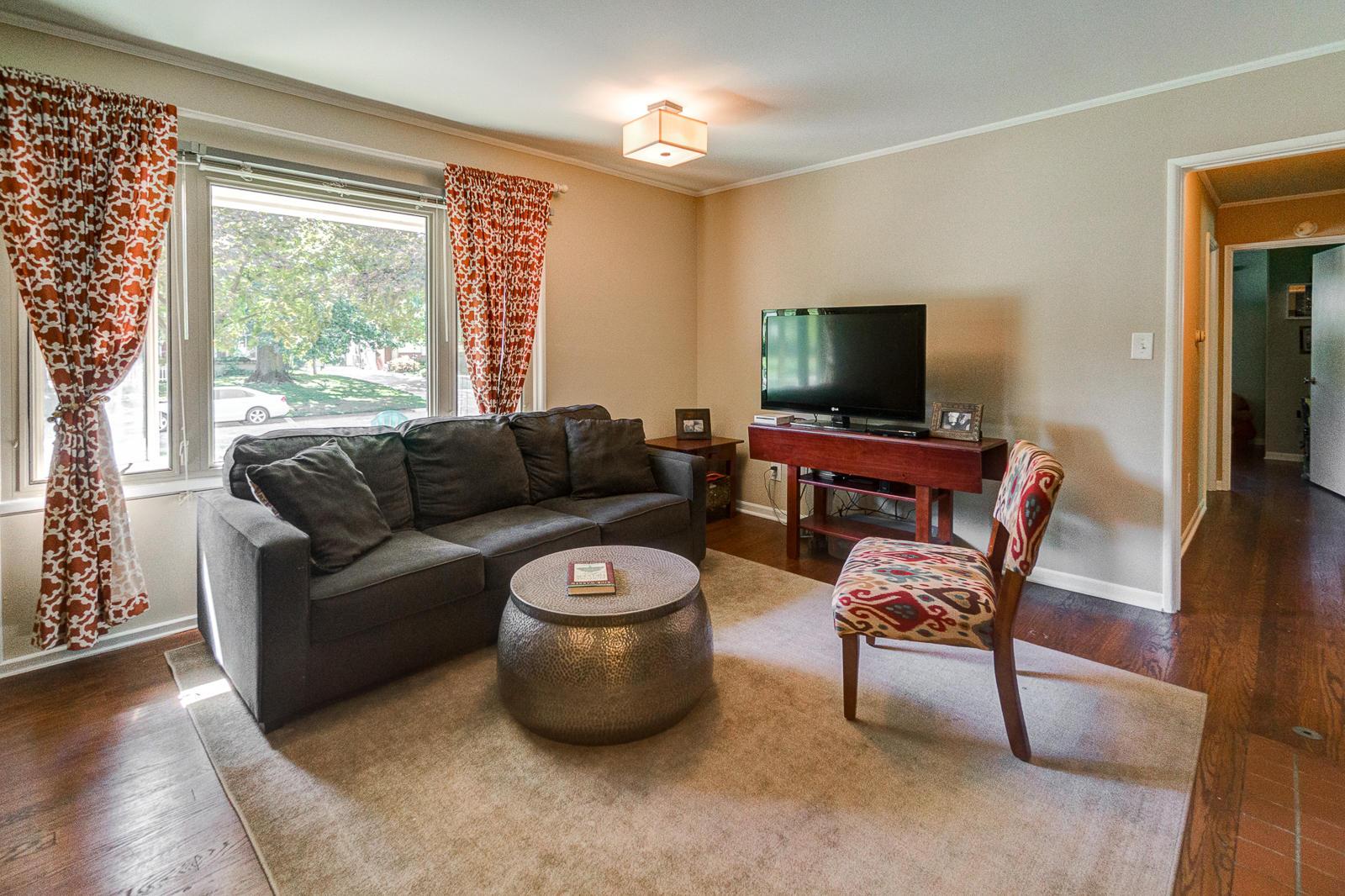 2078 Milden Road Columbus, OH 43221 - Photo 4 of 27