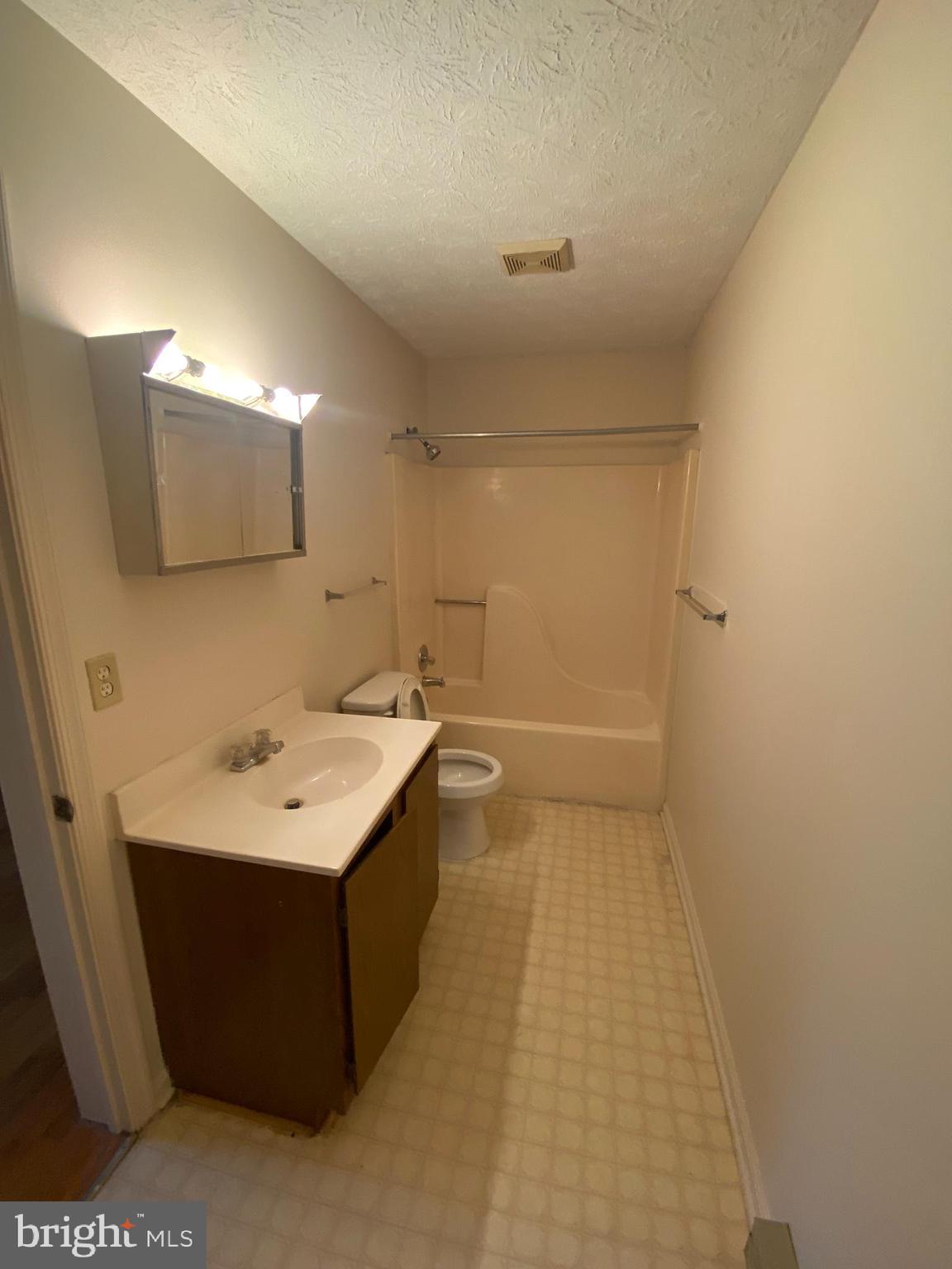 116 Cascade Circle Stephens City, VA 22655 - Photo 11 of 14 Full Bathroom upstairs