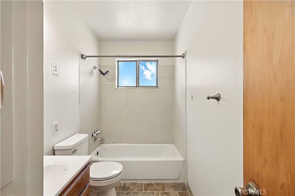 6345 Merced Falls Road Snelling, CA 95369 - Photo 20 of 54 a bathroom with a toilet a sink and bathtub