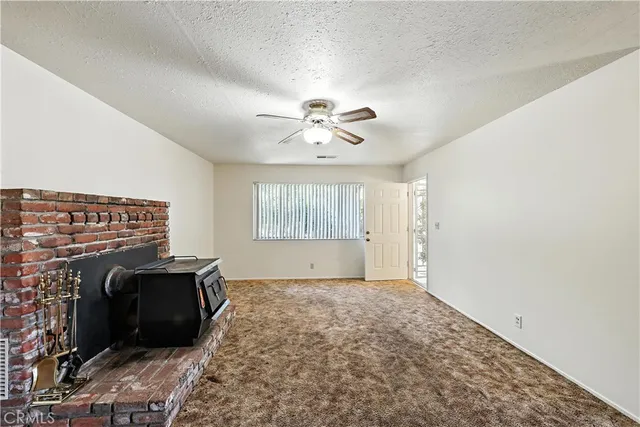 a view of livingroom with furniture