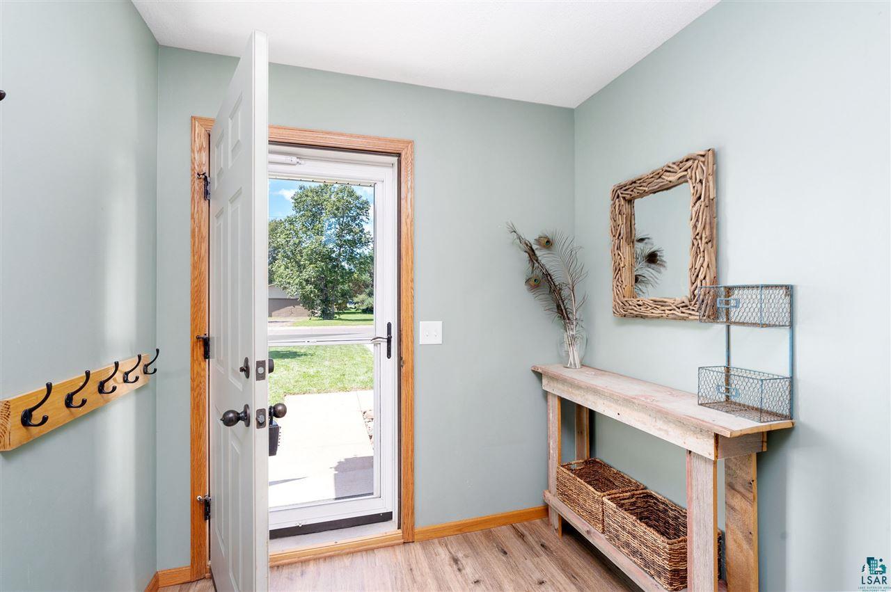2304 Apple Ridge Drive Duluth, MN 55811 - Photo 3 of 28 Entryway