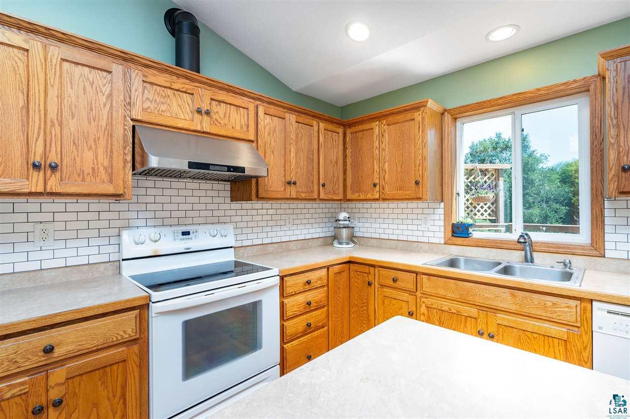 2304 Apple Ridge Drive Duluth, MN 55811 - Photo 10 of 28 Kitchen