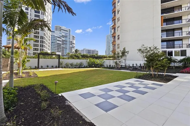 $1,700,000 | 4251 Gulf Shore Boulevard North, Unit 6A, Naples, FL 34103