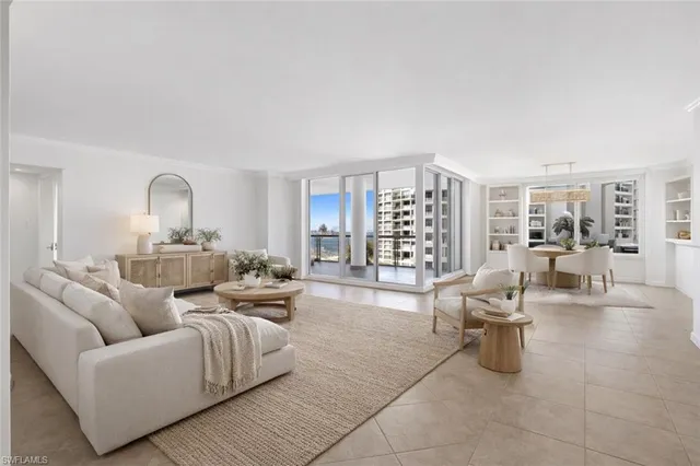 $1,700,000 | 4251 Gulf Shore Boulevard North, Unit 6A, Naples, FL 34103