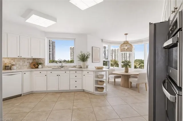 $1,700,000 | 4251 Gulf Shore Boulevard North, Unit 6A, Naples, FL 34103