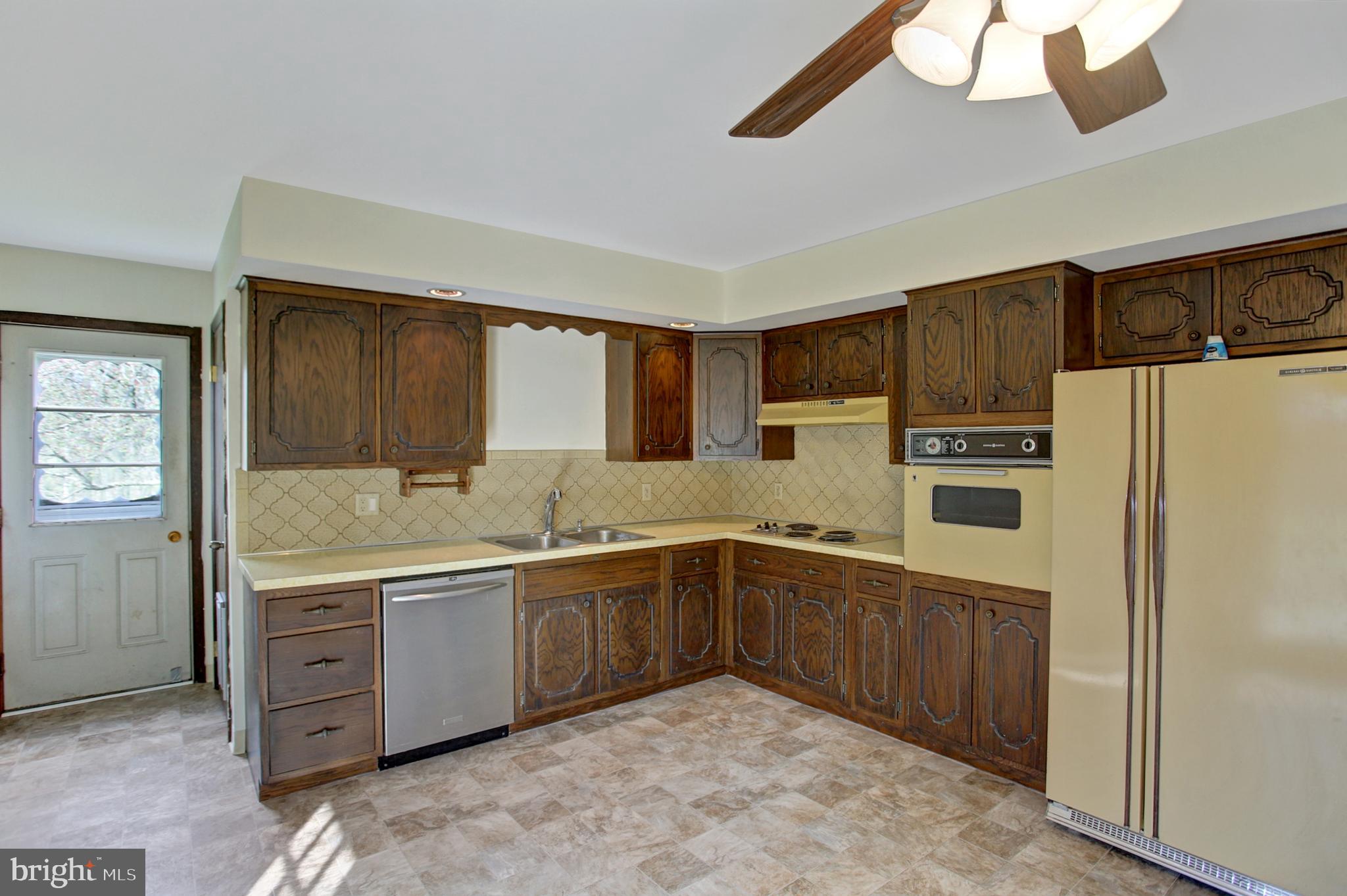 2117 Quarry Road Lebanon, PA 17046 - Photo 6 of 22 Gallery Image 6