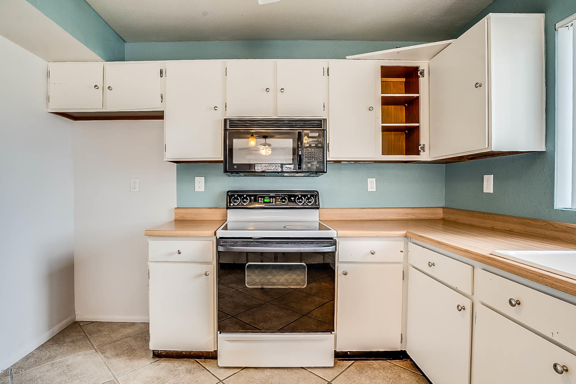 4516 East Vineyard Road Phoenix, AZ 85042 - Photo 3 of 14 photo_03