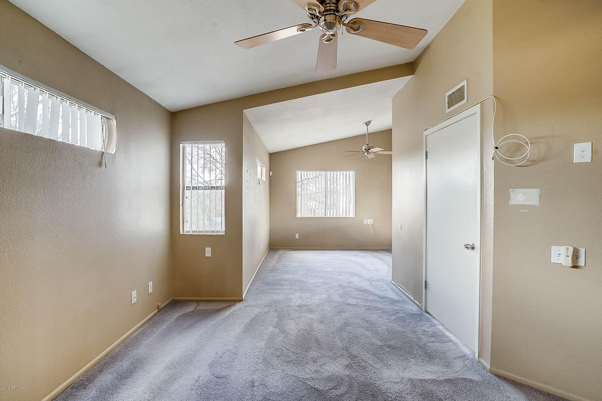 4516 East Vineyard Road Phoenix, AZ 85042 - Photo 8 of 14 photo_08