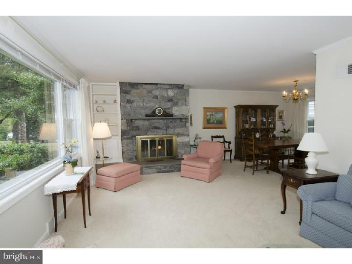 438 Brookwood Road Wayne, PA 19087 - Photo 4 of 24 Living Room