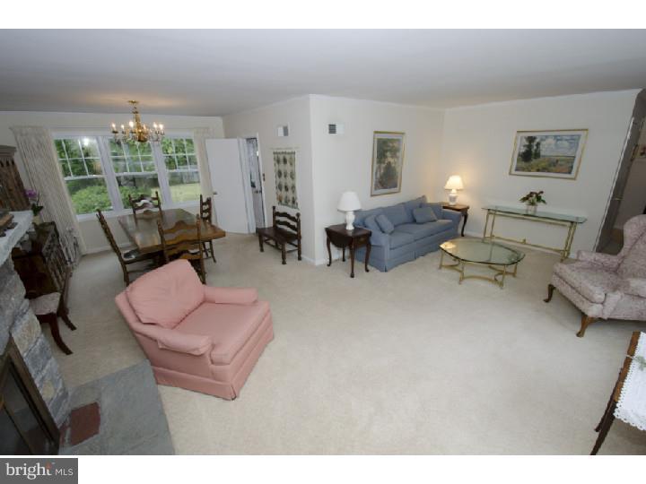 438 Brookwood Road Wayne, PA 19087 - Photo 5 of 24 Living Room