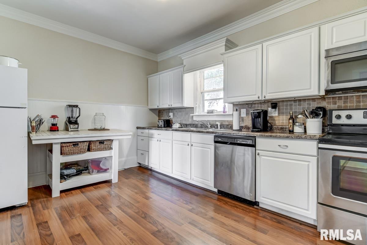 10001 Curran Road Chatham, IL 62629 - Photo 7 of 29