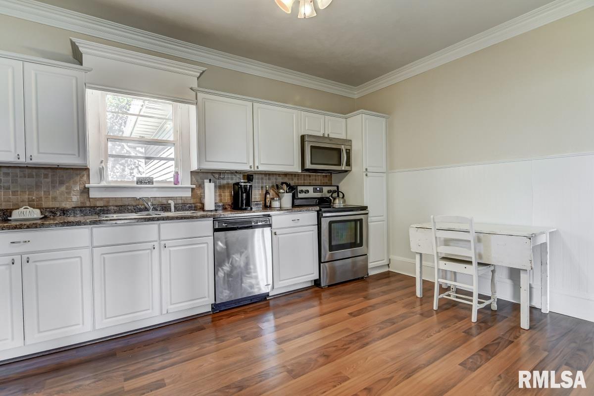 10001 Curran Road Chatham, IL 62629 - Photo 8 of 29