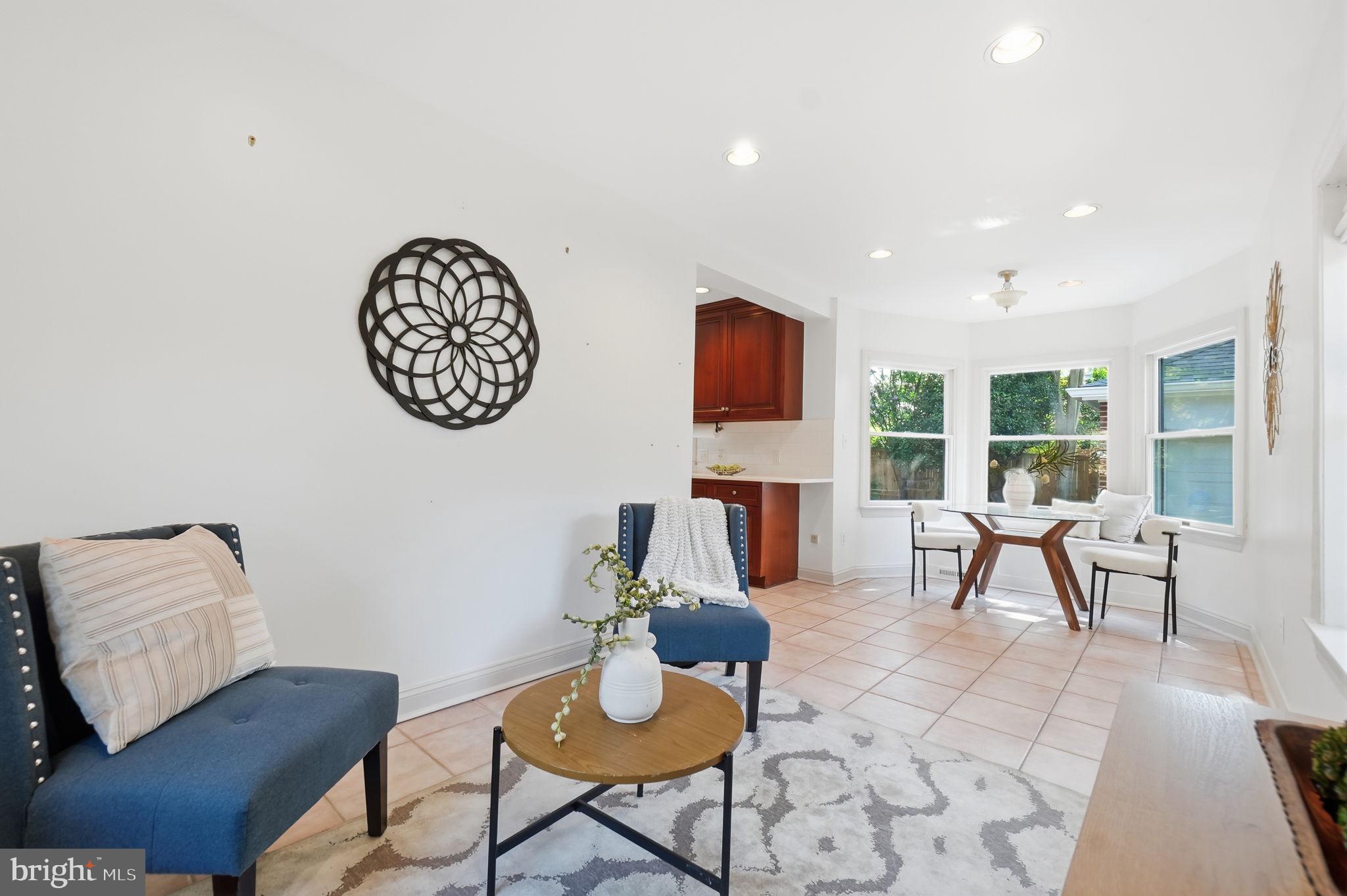 824 South Courthouse Road Arlington, VA 22204 - Photo 27 of 70 Breakfast Area/Den