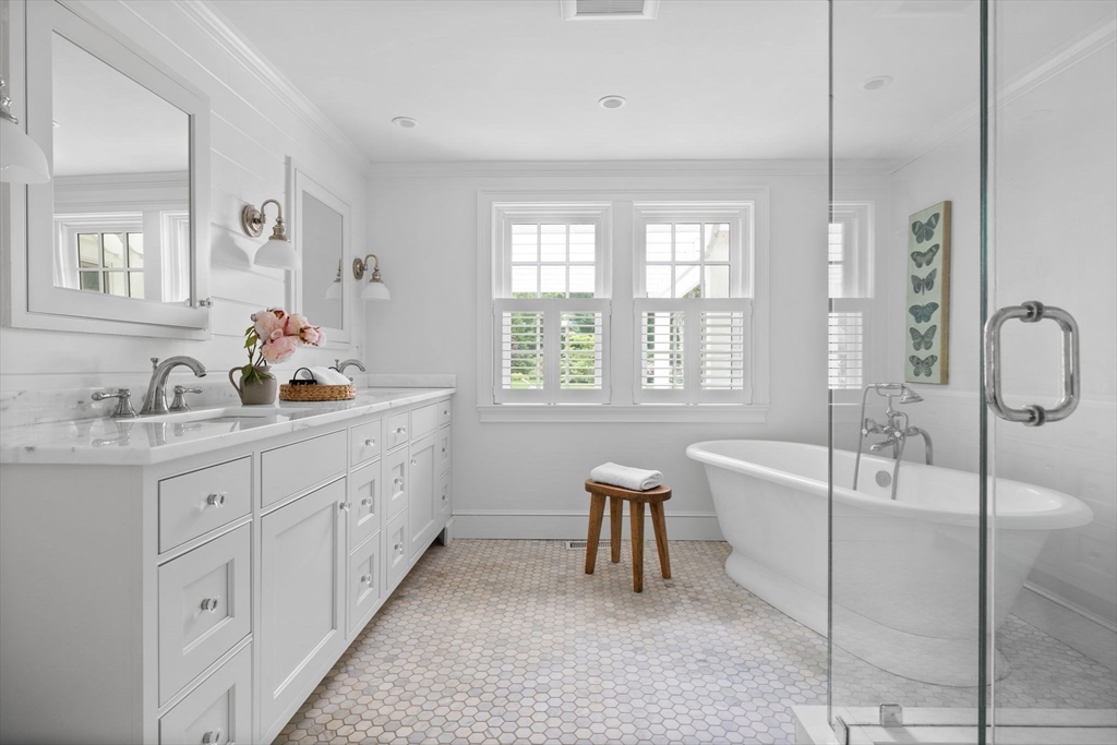 107 Leavitt Street Hingham, MA 02043 - Photo 13 of 24