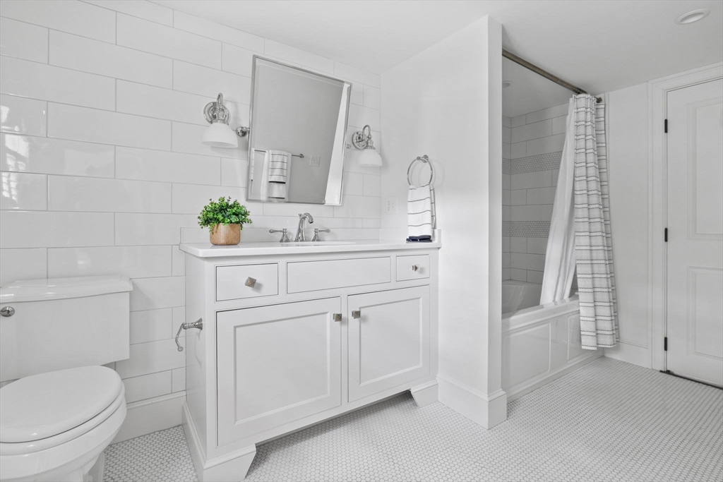 107 Leavitt Street Hingham, MA 02043 - Photo 19 of 24