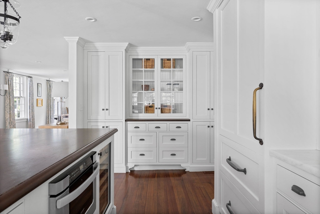 107 Leavitt Street Hingham, MA 02043 - Photo 3 of 24