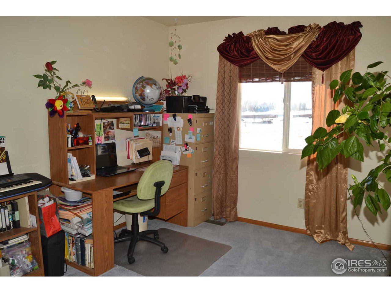 1321 Trail Ridge Road Longmont, CO 80504 - Photo 15 of 25 a view of workspace with furniture and a potted plant