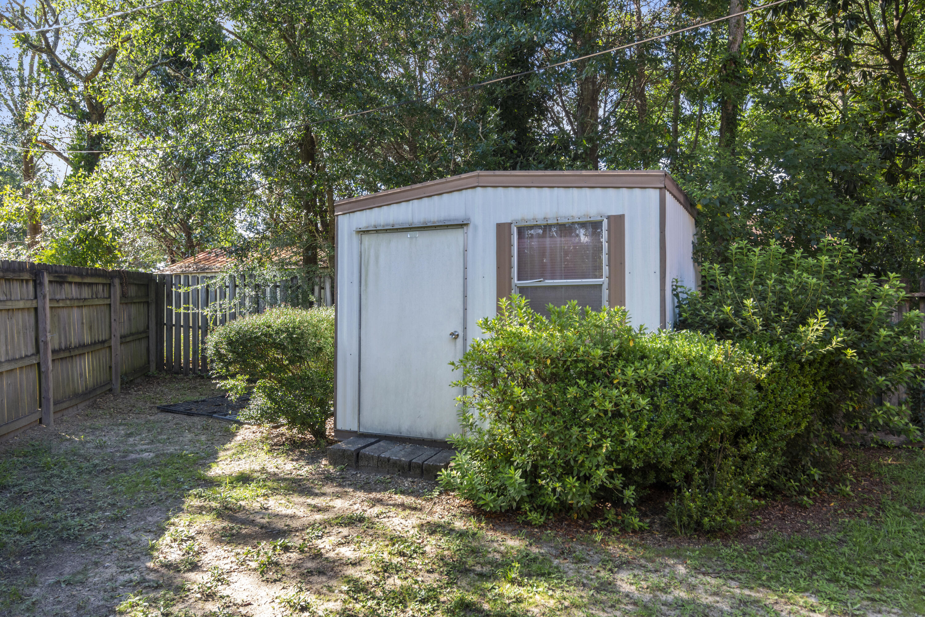 414 Ashley Drive Crestview, FL 32536 - Photo 26 of 29 a view of a back yard