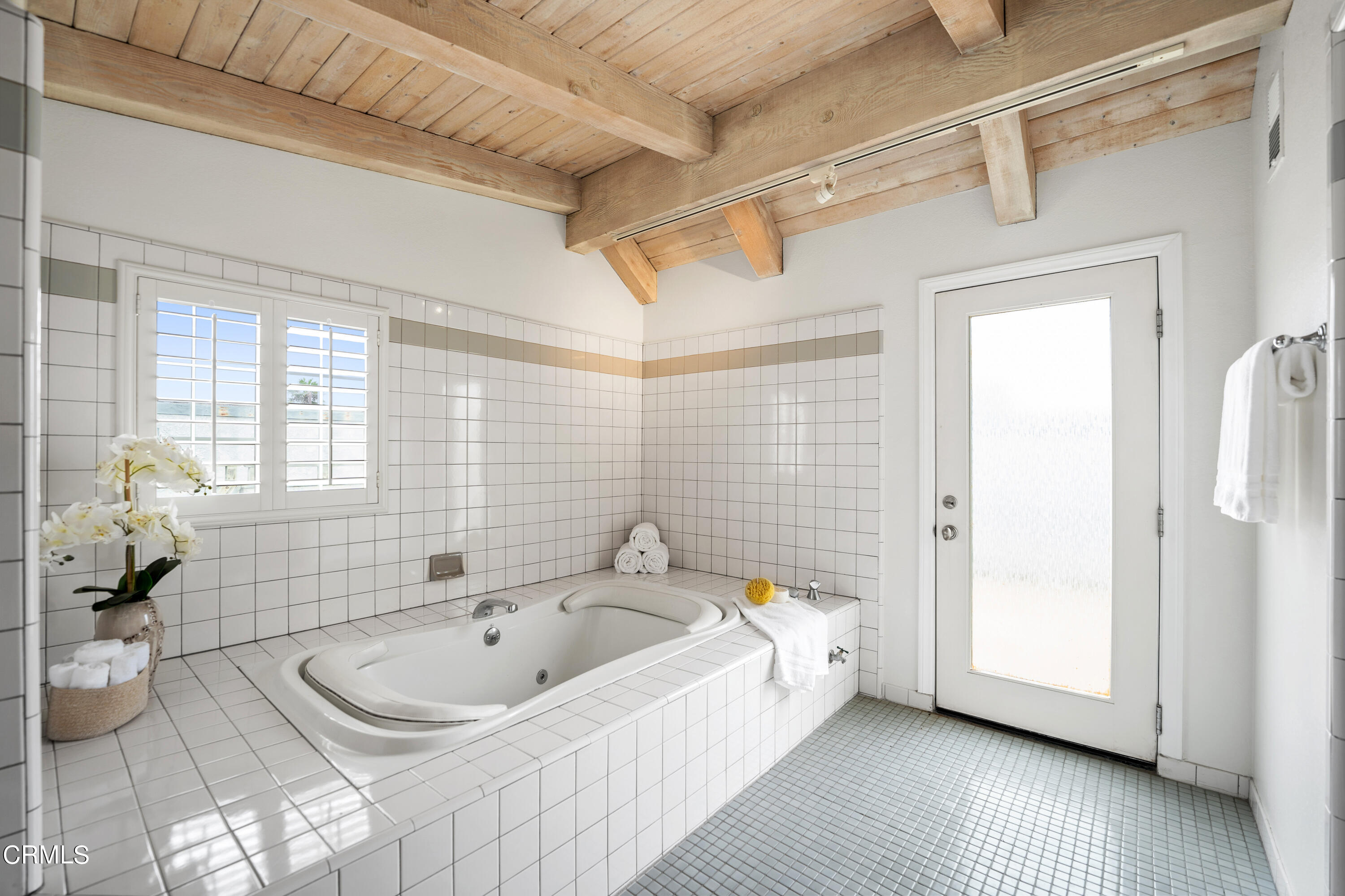 3736 Ocean Drive Oxnard, CA 93035 - Photo 28 of 35 a bathroom with a tub a sink and a window