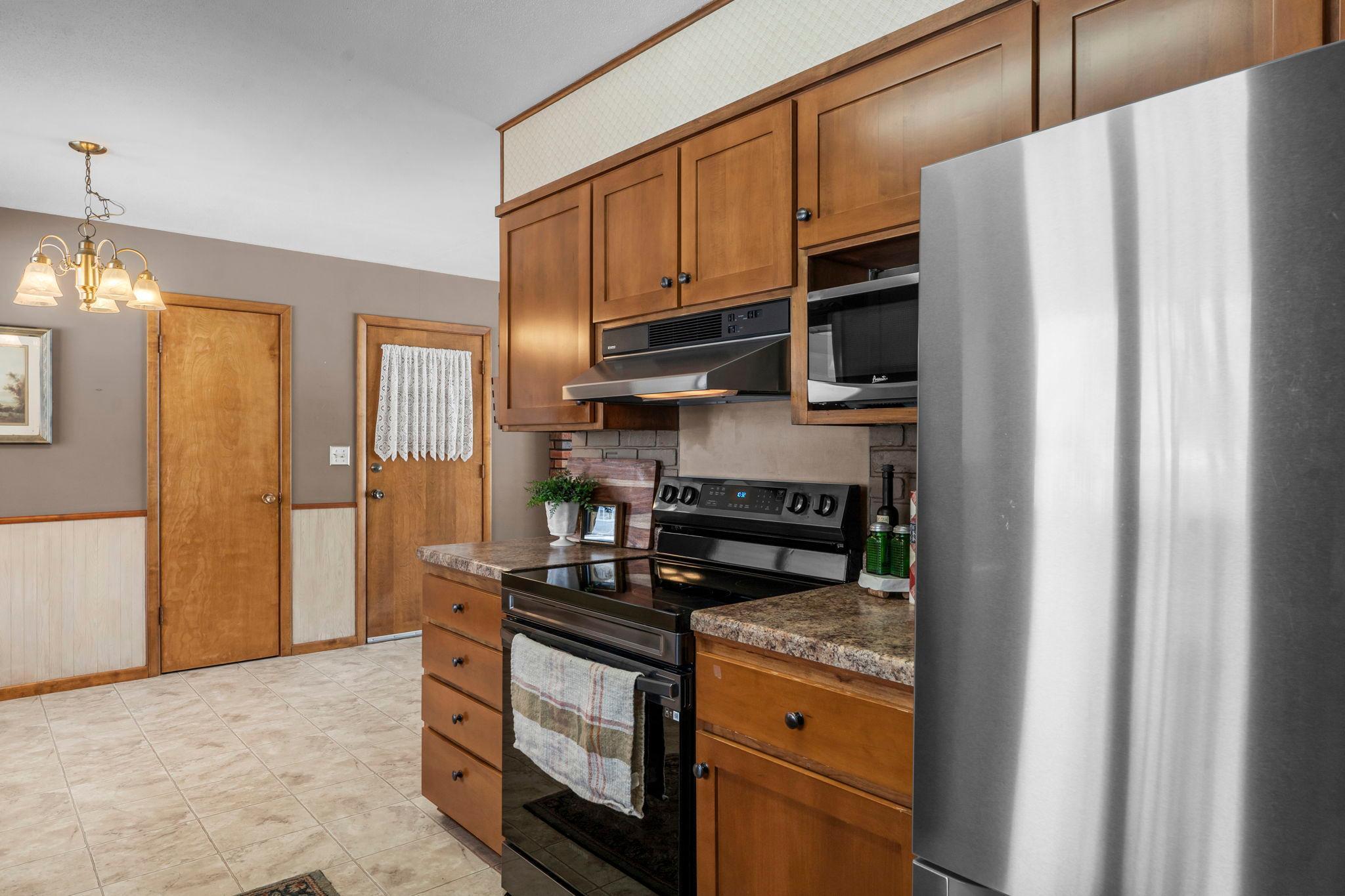 112 Elbert Drive Rice Lake, WI 54868 - Photo 5 of 44