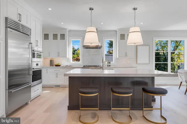 $2,850,000 | 4102 18th Road North, Arlington, VA 22207