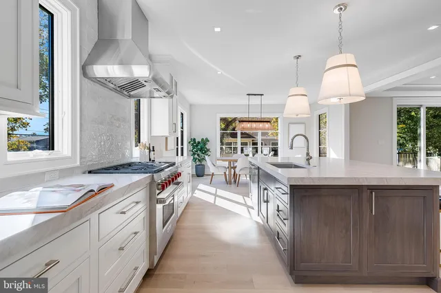 $2,850,000 | 4102 18th Road North, Arlington, VA 22207