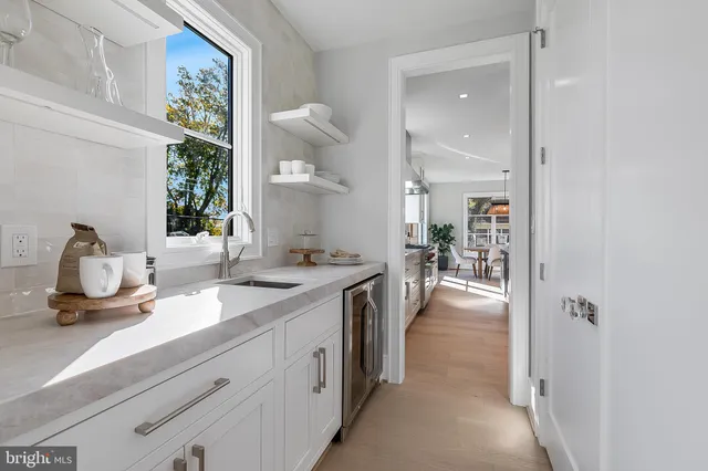 $2,850,000 | 4102 18th Road North, Arlington, VA 22207