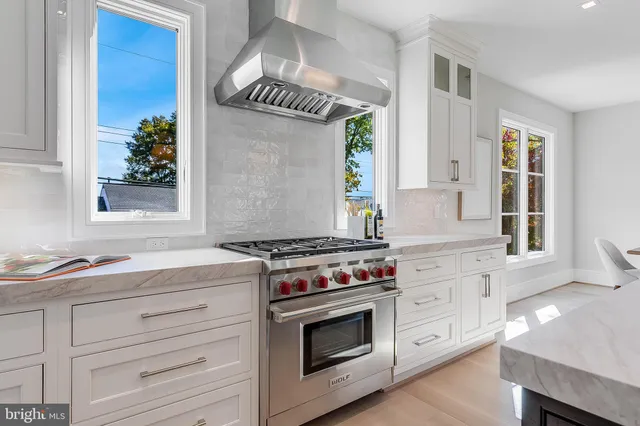 $2,850,000 | 4102 18th Road North, Arlington, VA 22207