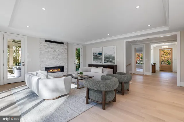 $2,850,000 | 4102 18th Road North, Arlington, VA 22207