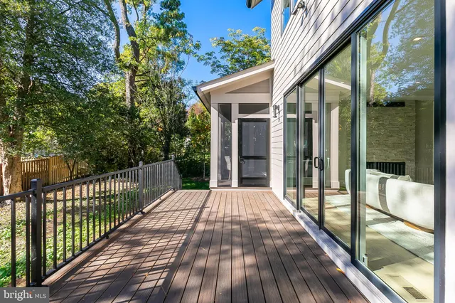 $2,850,000 | 4102 18th Road North, Arlington, VA 22207