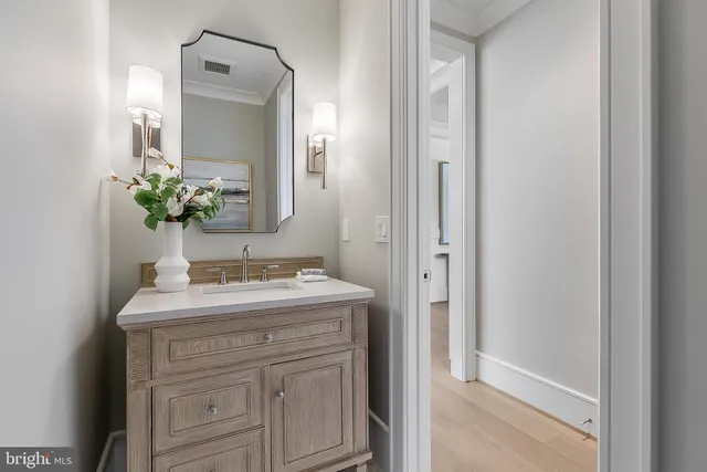 $2,850,000 | 4102 18th Road North, Arlington, VA 22207