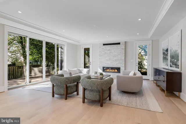 $2,850,000 | 4102 18th Road North, Arlington, VA 22207