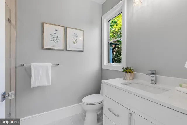 $2,850,000 | 4102 18th Road North, Arlington, VA 22207