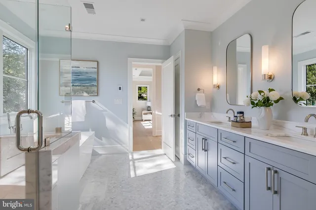 $2,850,000 | 4102 18th Road North, Arlington, VA 22207