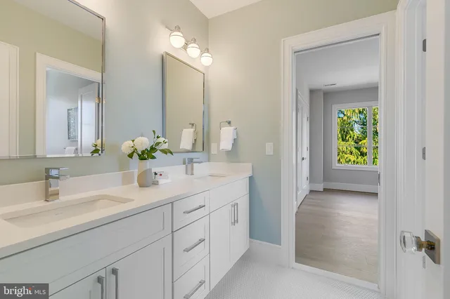 $2,850,000 | 4102 18th Road North, Arlington, VA 22207